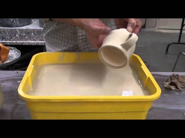 159. Glazing a Mug Using Mutiple Glazes with Hsin-Chuen Lin 林新春 多重釉上釉示範