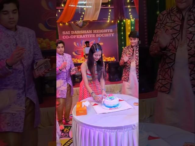 Simmi Ghoshal as Khushi Birthday Celebration on the set of Wagle Ki Duniya #waglekiduniya #sonysab