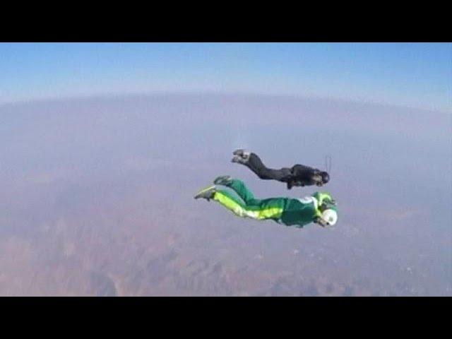 Skydiver springt sieben Kilometer ohne Fallschirm in die Tiefe