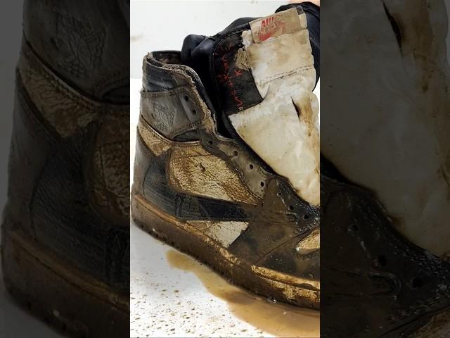 Cleaning The DIRTIEST $3500 Travis Scott Air Jordan 1 Ever!