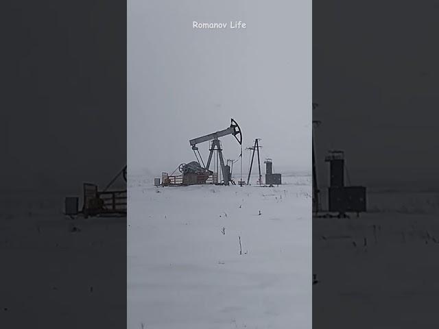 качалка нефти в работе | жизнь в деревне