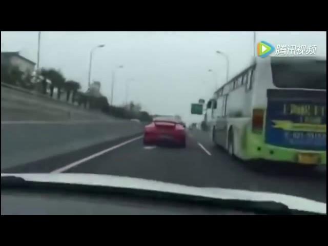 Crazy Porsche Drivers ! GT3 991 | Motorway Racing in traffic.