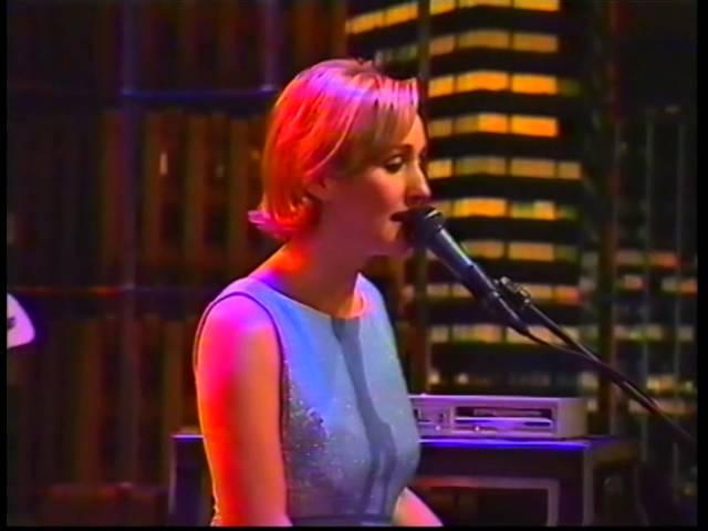 Luscious Jackson - "Naked Eye" Live on Conan 1997