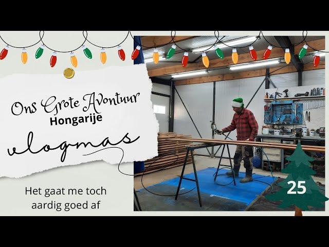 De planken krijgen hun 2de beits laag | wonen in Hongarije | vlogmas “24” #25