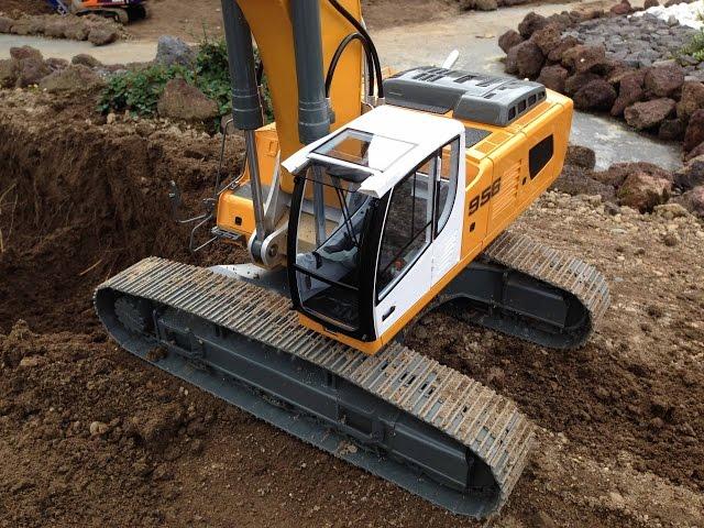 RC EXCAVATOR LIEBHERR 956 PREPRODUCTION MODEL BY PREMACON