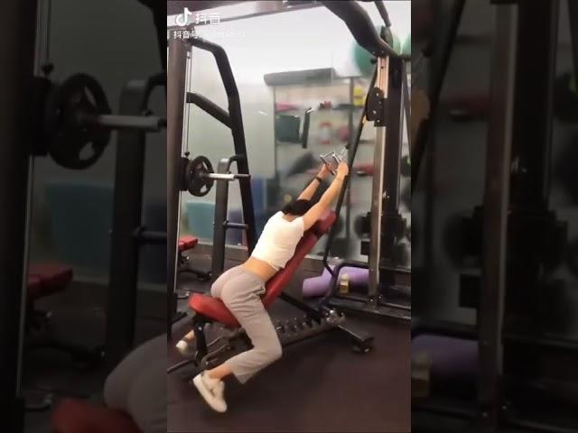 레깅스입고 운동하는것보다 회색츄리닝입고하는 운동이 더 이뻐보이네