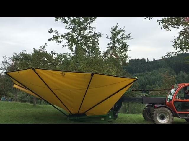 Harvesting apples by Sicma kit on a Telehandler (Video credit: J. Fochesato)