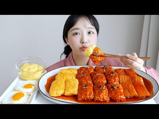 완전 매운 불닭쌈 먹방쫀득쫀득 불닭떡같아…진짜 존맛이ㅇㅑ…(+팽이버섯,치즈볶이쌈,갈릭소스,달걀후라이) | REALSOUND MUKBANG | Fire noddle warps