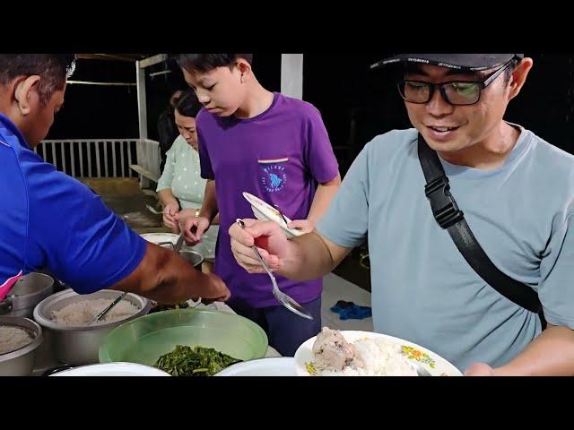 MAKAN DURIAN SAMBIL MENIKMATI MAKAN MALAM.