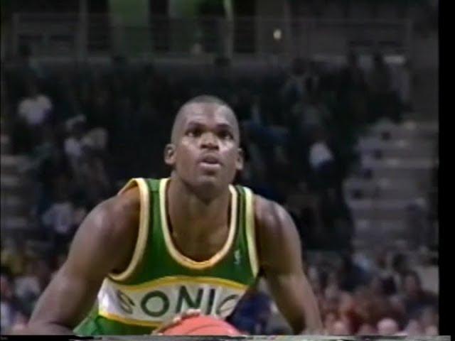 Nate McMillan (8pts/6rebs/10asts/4blks) vs. Bucks (1989, 5OTs)