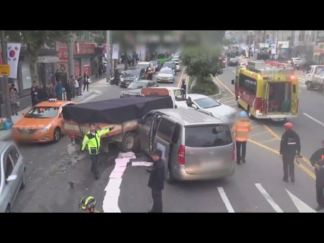 [사건사고] 고속도로 차량 화재ㆍ6중 추돌 등 차량사고 / 연합뉴스TV (YonhapnewsTV)