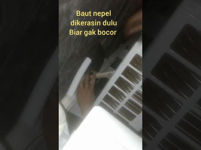 ngelemburrr geeess endak endake# install ac pendingin ruangan# ngonek baut nepel pipa ac