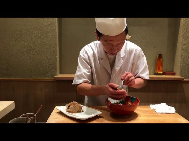 Sushidokoro Mekumi (すし処 めくみ) in Nonoichi - Preparing Kegani Chirashi Sushi (Hairy Crab)