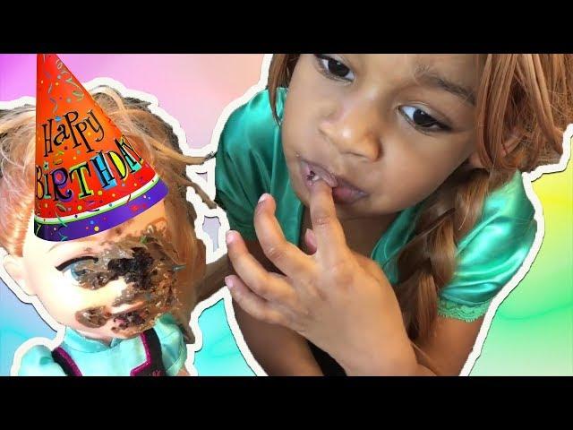 Elsa's Birthday Party Surprise ! Elsa and Anna Toddlers Cake & Baby Doll Bathtub Prank