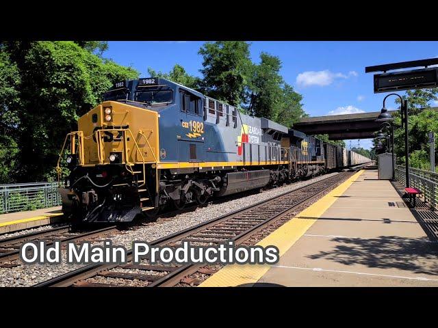 CSX SEABOARD SYSTEM HERITAGE UNIT #1982 LEADS THROUGH DORSEY