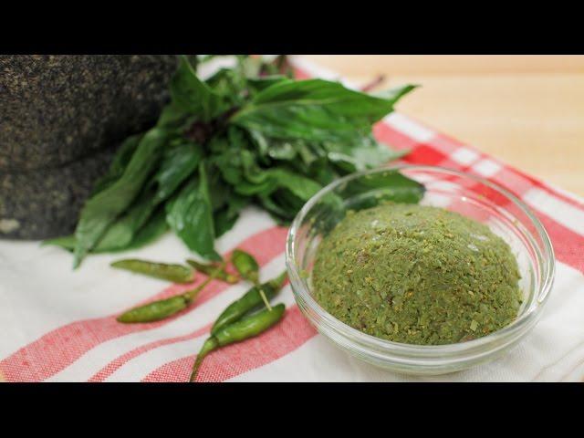 Green Curry Paste Recipe พริกแกงเขียวหวาน - Hot Thai Kitchen!