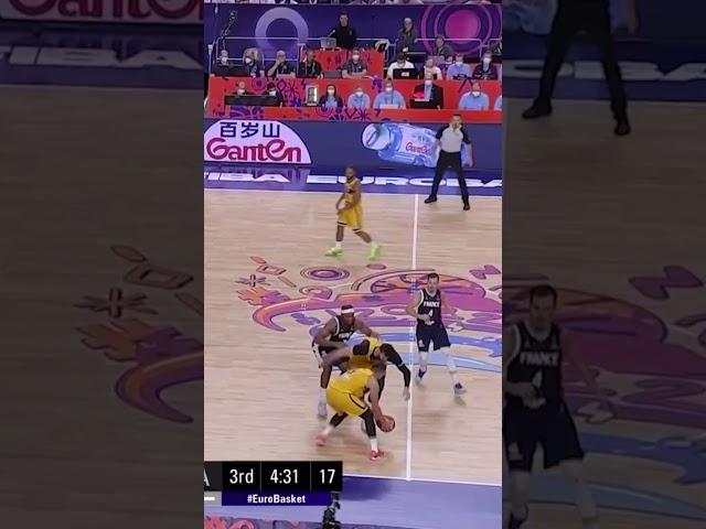 The perfect basketball play doesn't exis... 