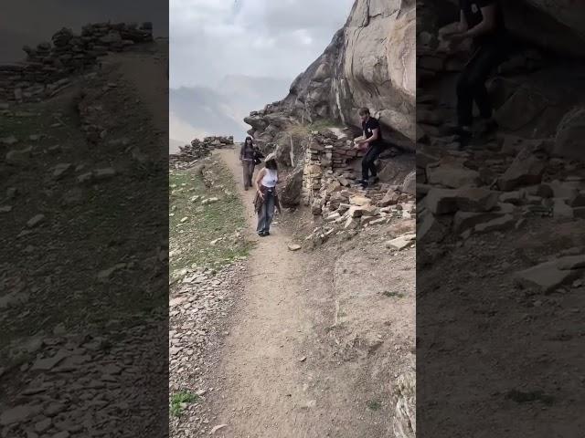 В Дагестане местный житель гавкнул и напугал туристку