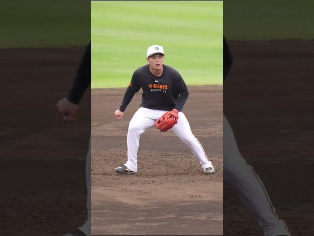 【巨人】荒巻悠選手の守備練習 #shorts #baseball #sports #ジャイアンツ #巨人 #プロ野球