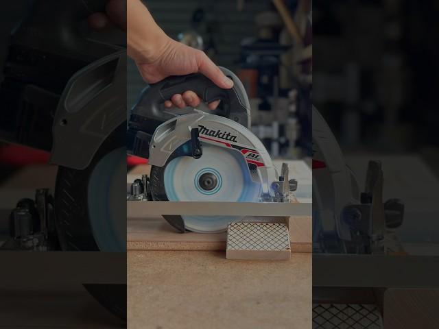 丸鋸をスライドさせる簡単な治具の作り方　#shorts