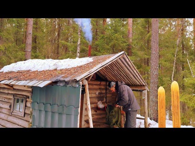 Рыбалка на Озере с Ночёвкой в Избе. Ловлю Хищника в Тяжёлых Условиях.