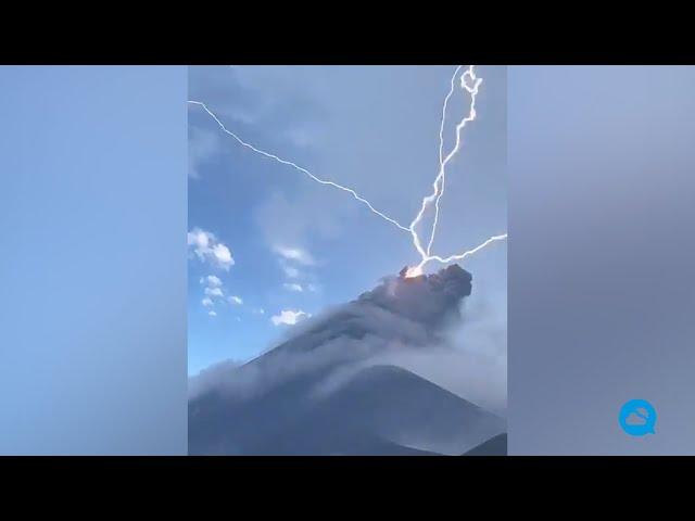 Amazing volcanic lightning in Acatenango, Guatemala