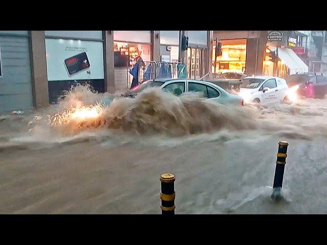 15 Minutes of Extreme Weather Moments
