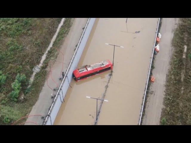 13 тел извлекли из затопленного туннеля в Южной Корее