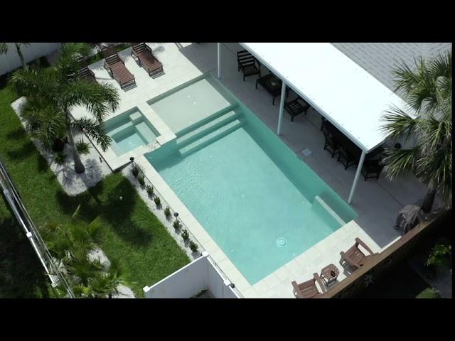 Large modern pool with spa and sun shelf - All Aqua Pools - New Smyrna Beach, Florida