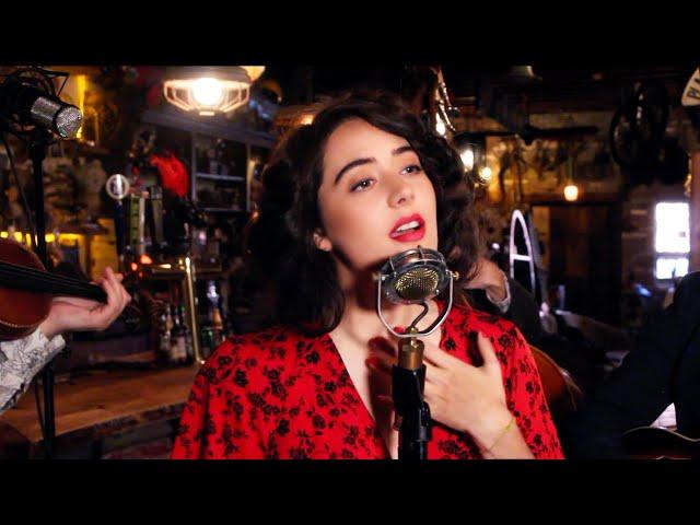 Bésame Mucho (in FRENCH) – Tatiana Eva-Marie & Avalon Jazz Band