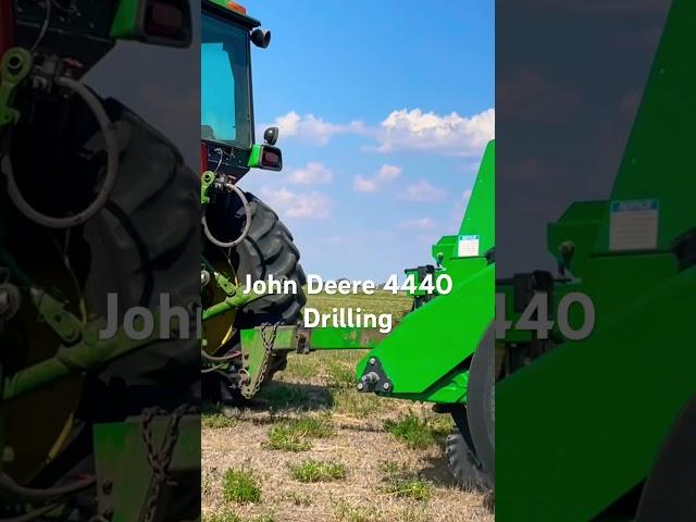 John Deere 4440! Drilling Teff Grass! #shorts #short #johndeere #farming #farmmachinery #deere