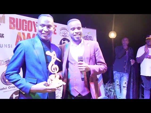 Ev Amani winning best gospel artist of the year in BUGOYI SIDE TV AWARDS 2023