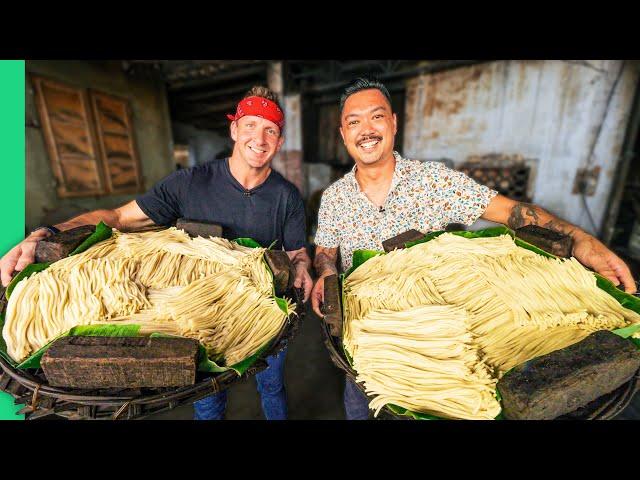 Central Vietnamese Street Food!! Noodles from Actual Heaven!!