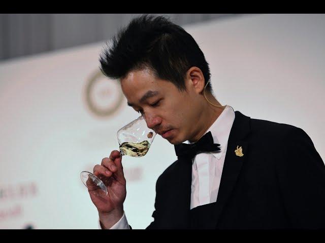 Meilleur sommelier du monde - la finale de Reeze Choi - candidat de Hong Kong Chine