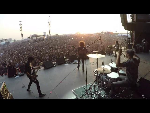 Amazing Crowd To Wolfmothers Woman 2019