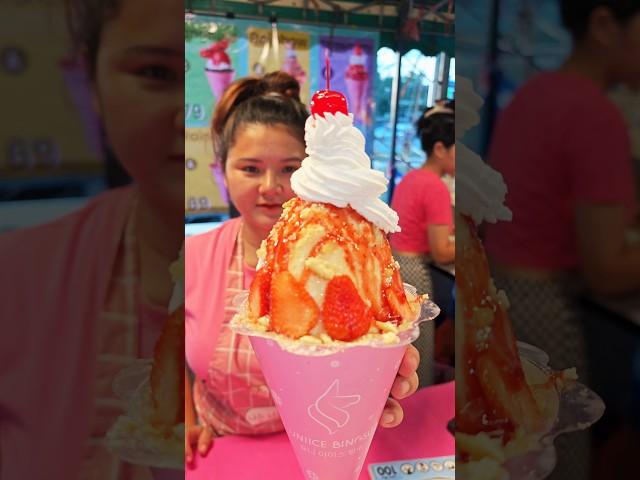 Sweet!! Strawberries Bingsu, Asian Street Food. #shorts #streetfood #delicious