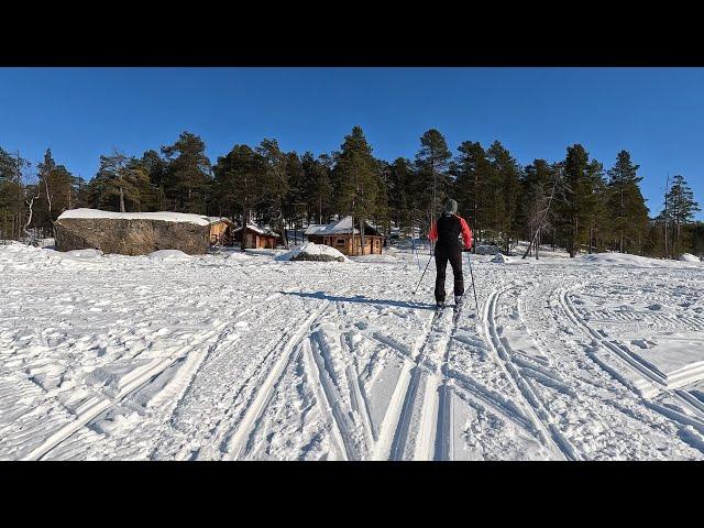 Inari, Pielpajärven erämaakirkko. Hiihtoretki Inarinjärven jäällä Pielpavuonolle