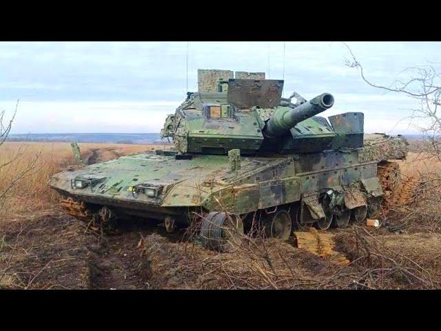 Inspection inside an abandoned Ukrainian Strv-122 tank