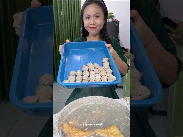 PERTAMA KALI BIKIN BAKSO SAPI REQUEST AN DARI PAK SUAMI..!!!