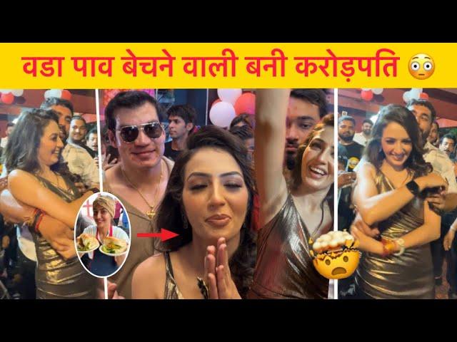 Chandrika Dixit (Vada Pav Girl) new shop opening | viral vida pav girl Delhi