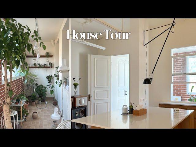 House tour of a 4-story house with a greenhouse