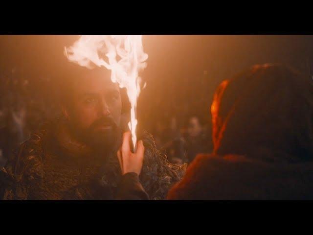 Game of Thrones S08E03 Melisandre lights up Dothraki swords