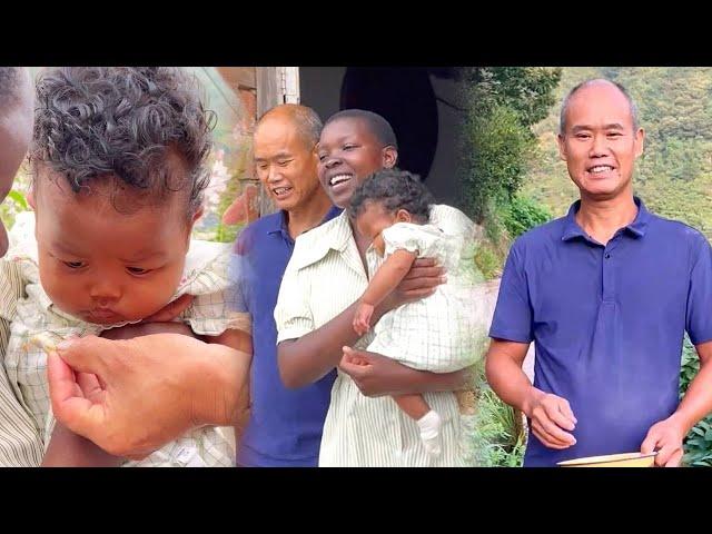 Yue Yue is finally 100 days old! We held a local traditional ceremony for her