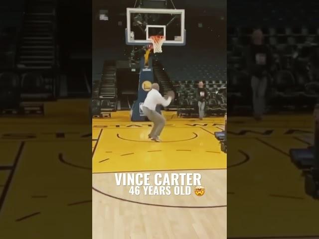 Vince Carter dunking at 46 years old… IN DRESS CLOTHES! #nba #dunk #vincecarter