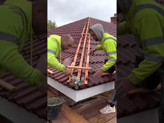 Bedding cement hipsRoofing #roofing #construction #youtubeshorts