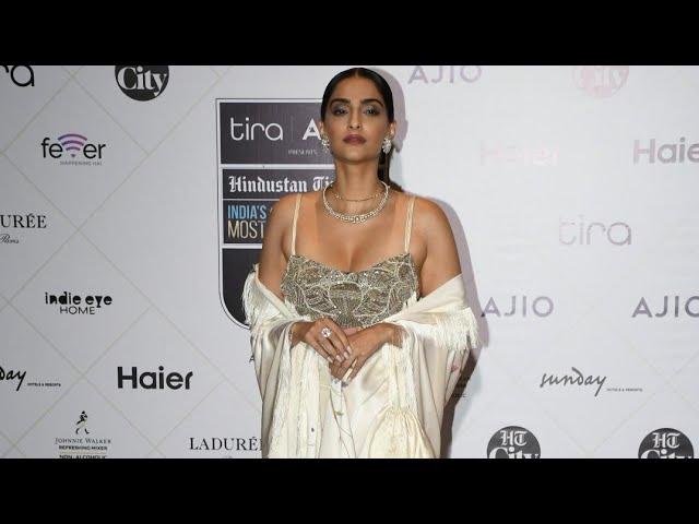 Sonam Kapoor Steals the Spotlight at HT India Most Stylish Awards 2025! 