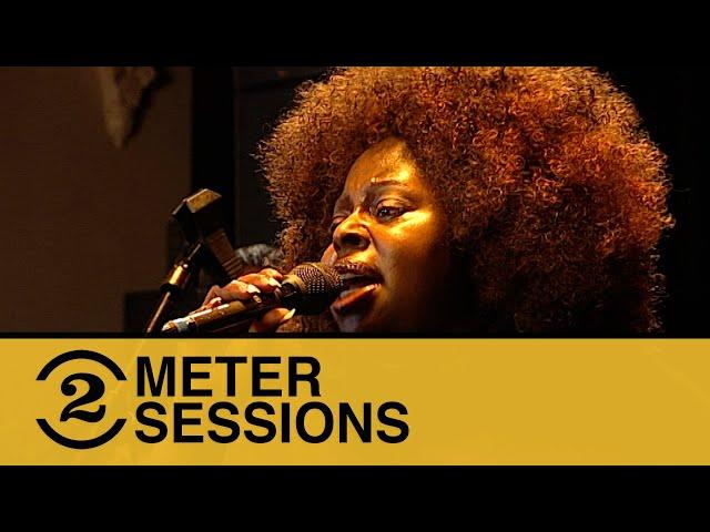 Angie Stone - Holding Back The Years [Simply Red cover] (Live on 2 Meter Sessions)