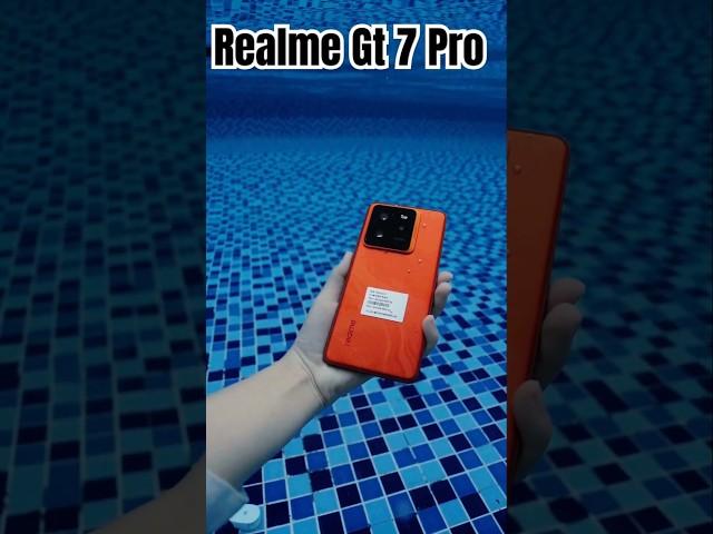 Unboxing the Realme GT 7 PRO... underwater!  Dive in with me to check out this powerhouse! 