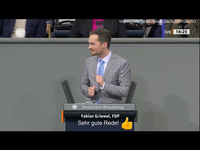 Fabian Griewel, FDP erklärt der AfD den Verfassungsschutz.  Die AfD Fraktion glotzt nur.