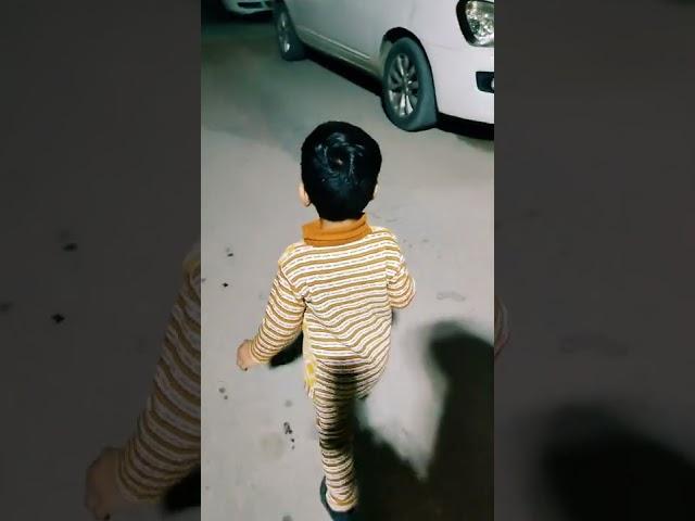 little baby boy walk with femliy#mahdi walk karha hai #walkingvideo #walkingtime #walkingtour #